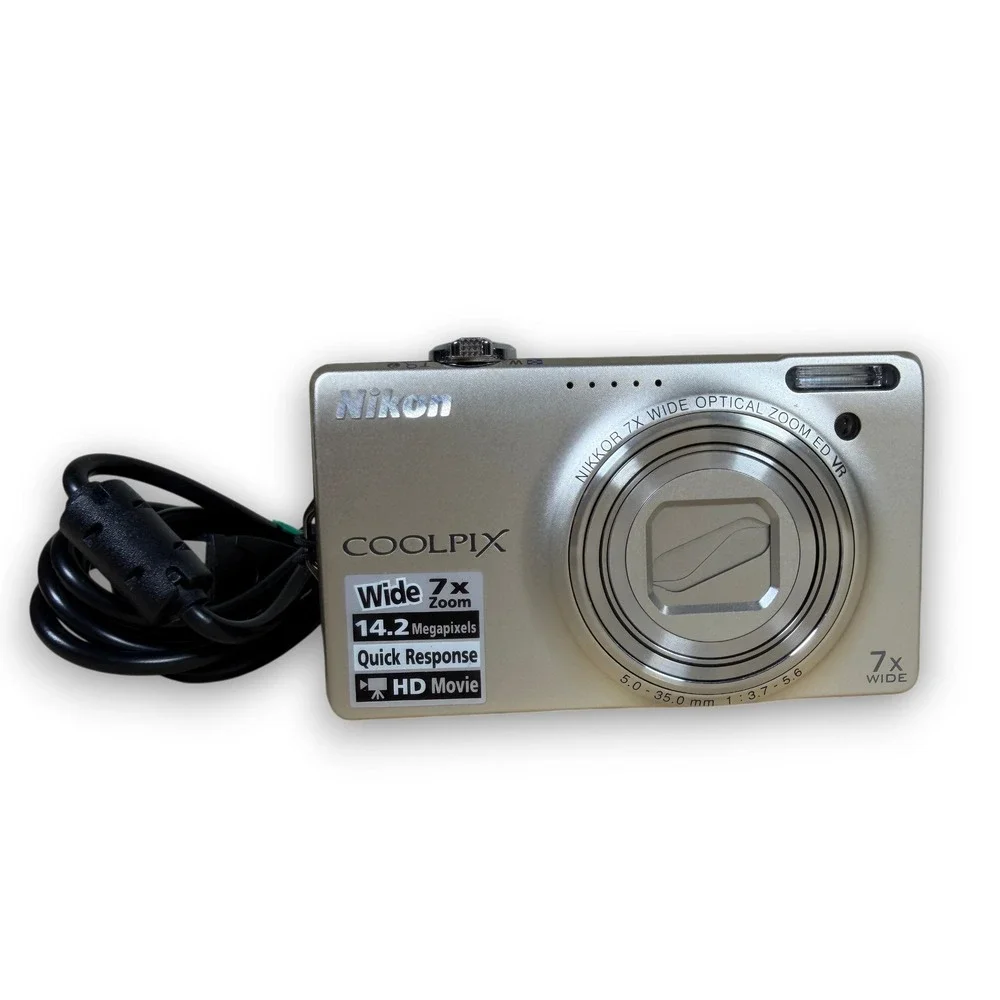 Nikon Coolpix S6000 14.2MP Digital Camera Bundle Silver w/Charger + Battery‎ EUC